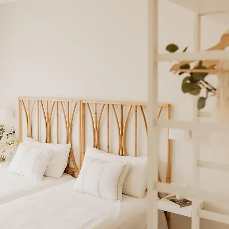 Spacious Holiday In Alava Near Mayor Lakebeach