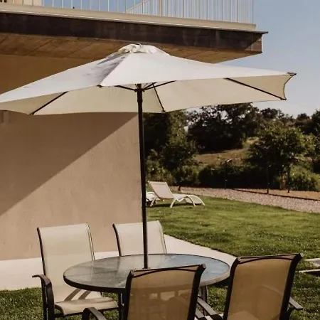 Spacious Holiday In Alava Near Mayor Lakebeach